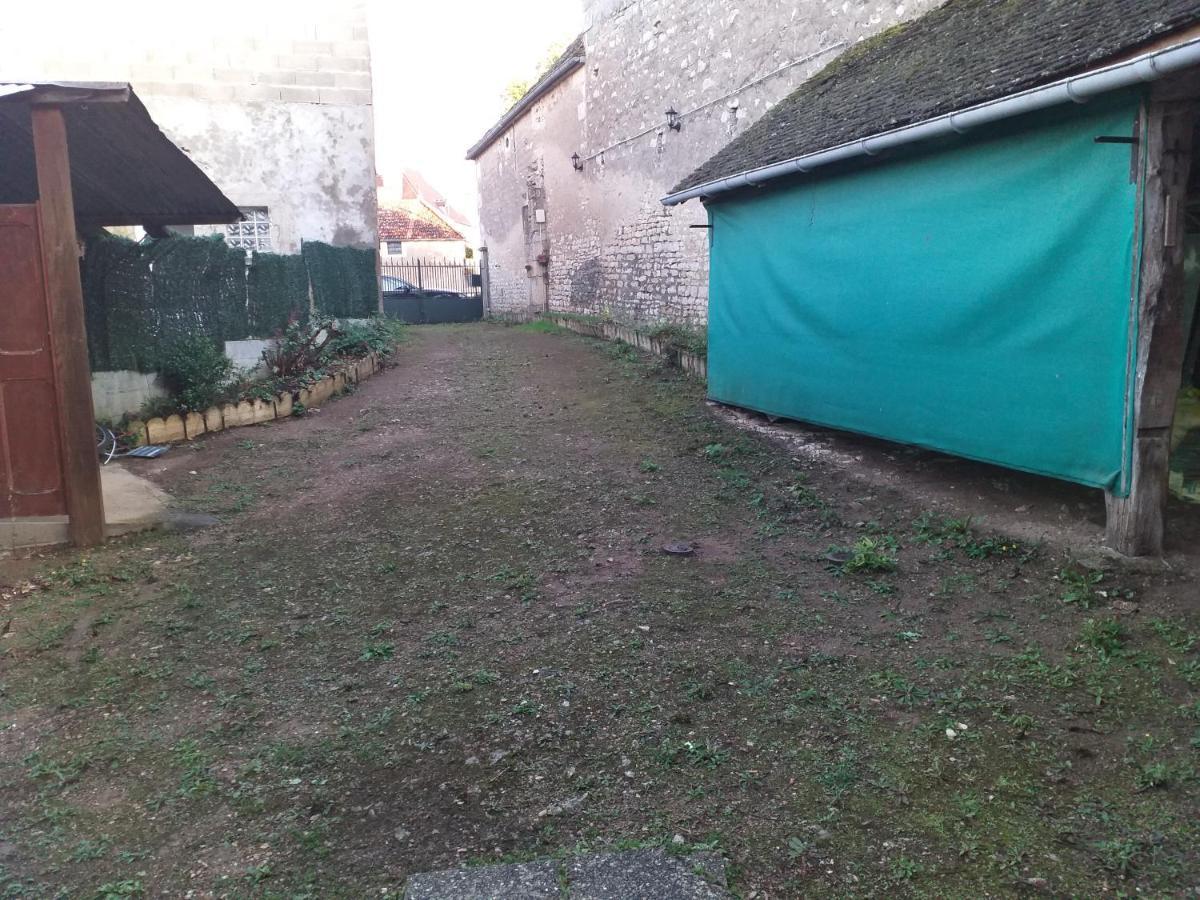 Pousseaux Maison Pour Nombreuses Personnes מראה חיצוני תמונה
