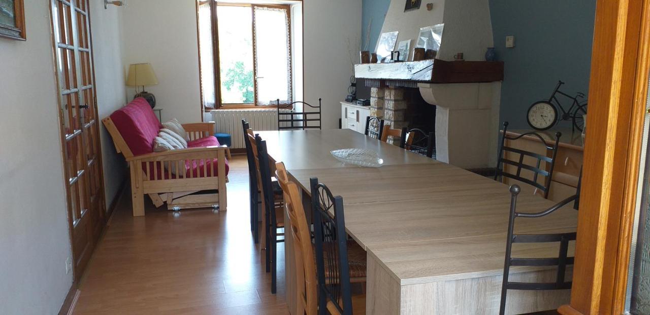 Pousseaux Maison Pour Nombreuses Personnes מראה חיצוני תמונה